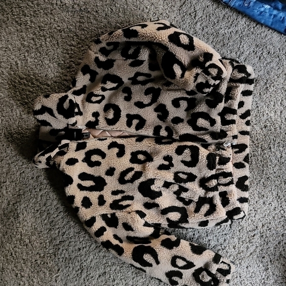 Forever 21 Womens Leopard Sherpa Fleece Sweatshirt Lined Collared Ful - Picture 2 of 5